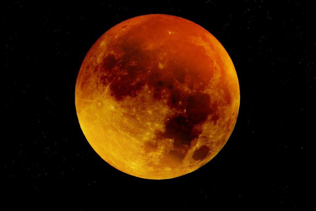 LUNA LLENA DE FRESA: LA COSECHA DE LA CONCIENCIA Y LA REVELACIÓN EMOCIONAL