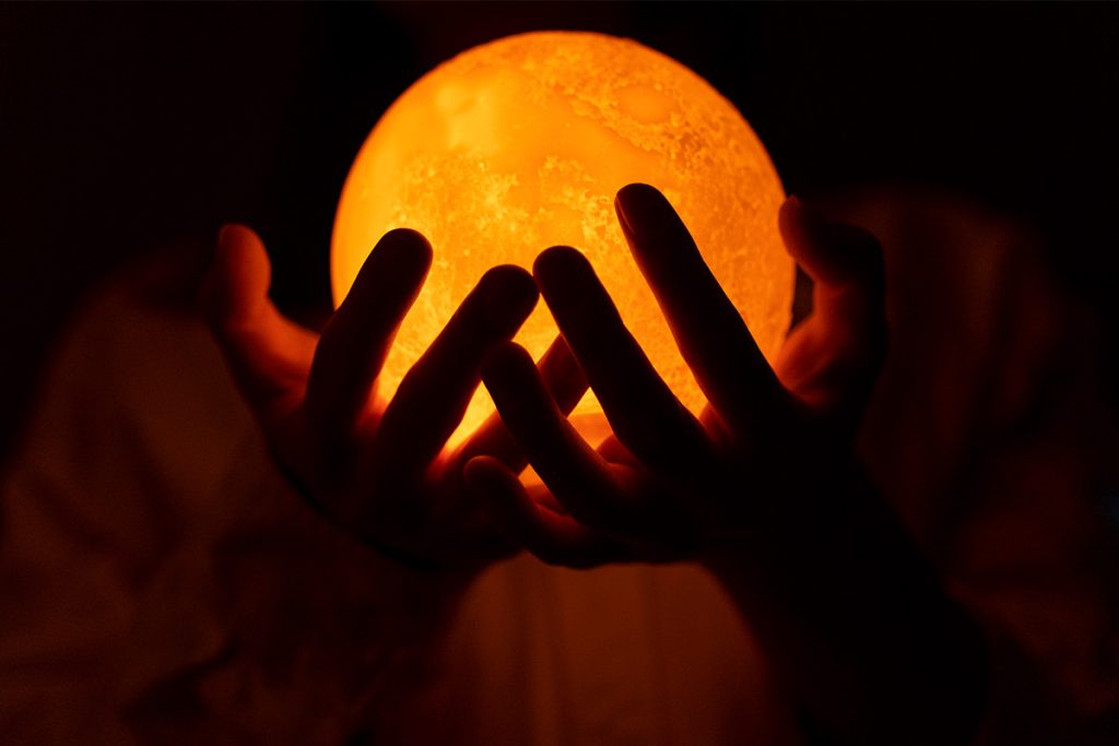 Luna Nueva en Escorpio: el silencio que te desnuda y te vuelve a nacer